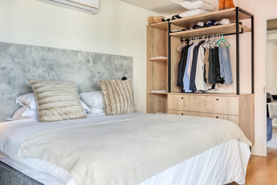 1 Bedroom Property for Sale in Sea Point Western Cape